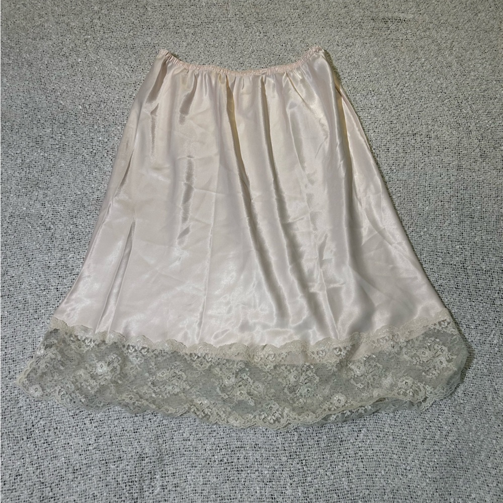 Vintage Heiress fairy light pink slip skirt with cream lace trim Size L